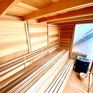 the-square-vacation-rental-with-outdoor-sauna-centre-of.hotelsghent.com/
